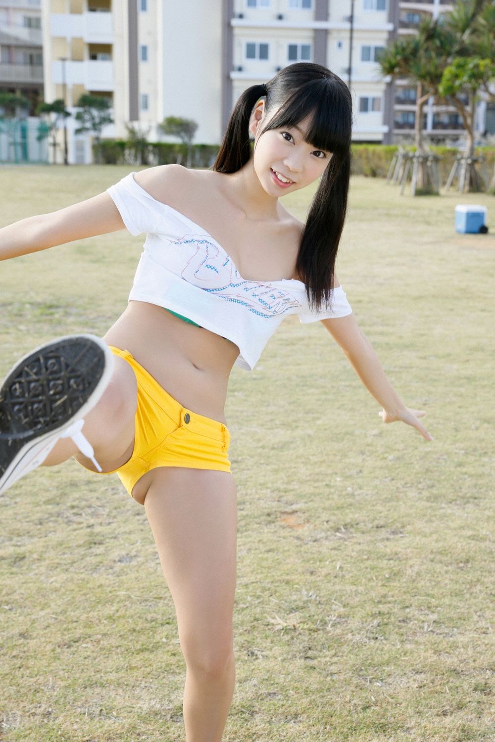 เล่มเดียวทั้งเล่ม Mariko Shinoda in L.A. !!》 [Weekly Young Jump] 2015 No.04-05 Photograph หน้า 1 No.d0ee8c