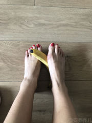 [Welfare COS] An Qiao Qiao Er (Nia Qiao Qiao) No.009 Stepping on Bananas