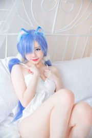 [Gwiazda internetu COS] Sally Dorasnow - Rem White Kitty