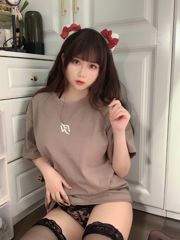 [Foto de celebridade da Internet COSER] A menina pêssego é Yijiang - sob a camiseta